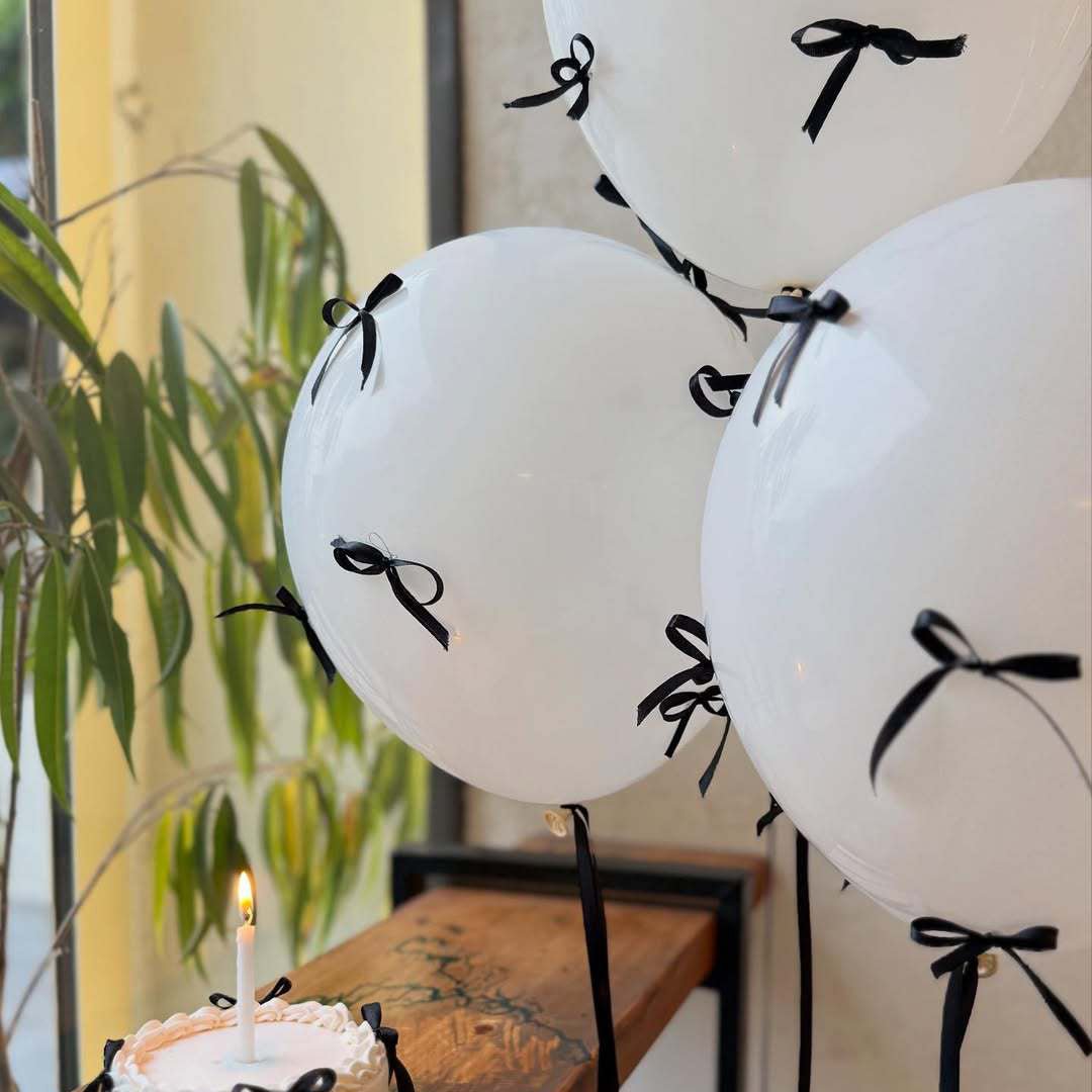 10 Sets Black Bow Latex Balloons 18" White - YauSpark