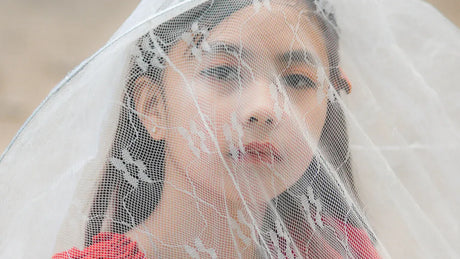 Wedding Veils: Luxurious vs. Budget-Friendly Fabrics